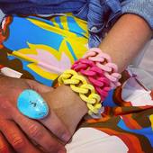 On ose les couleurs 🤩 
#bracelet#vanessabaroni#maille#couleurs#bijoux#bijouterie#fantaisie#bague#harpo#indien#argent#arizona#usa#pau#ete#summer