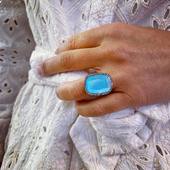 Vous l’avez adoré en onyx, en Labradorite et en Nacre. La voici en doublet turquoise et cristal de roche 💙
#bague#turquoise#joaillerie#bijoux#bijouterie#diamant#orrose#italie#milan#femme#nouveaute#pau