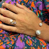 Mélanger et accumuler encore et toujours… féminin à souhait…
#bracelet#perle#orrose#perledeculture#australie#bague#ginetteny#nacre#diamant#discring#pau#bijoux#femme#feminite#centreville#commerce#independant